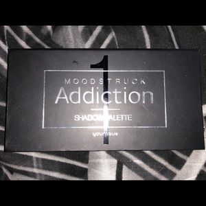 Younique Addiction Shadow Palette 1
